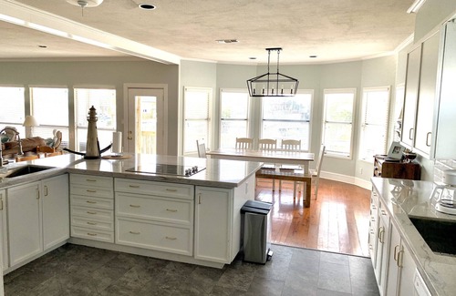 Isla Del Sol House | Stunning Canal-Front Home, Fishing, Kayak,paddle boards, Family fun, and more!