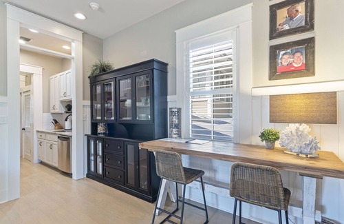 Watercolor House | Stunning Carriage House in Watercolor | 4 Pass Golf Cart | 2 Bicycles Included!