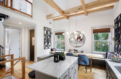 Dixon Park House | Stunning Carriage House | Heated Pool