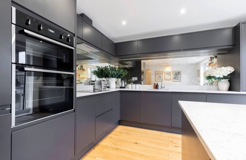 Charlton Kings House | Stunning Castleton Villas