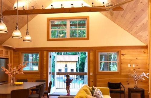 Barryville Cabin | Stunning Catskills Cabin w/ Hot Tub on a cliff