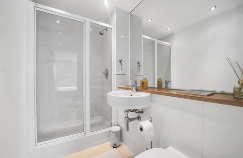 Stevenage Apartment | Stunning Central 2 Bed Apartment - Clayton Living