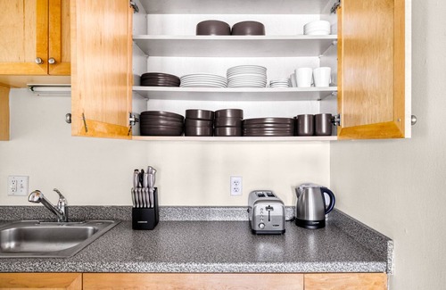 Mid-Cambridge Apartment | Stunning Central Square 2BR near Central Square T stop, by Blueground