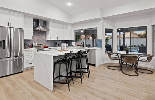 Paradise Park Vista House | Stunning Chef's Kitchen w/ Amazing Pool