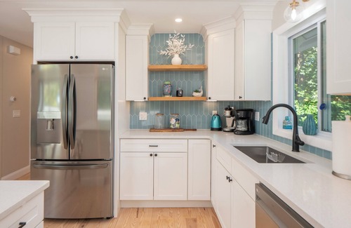 Middletown House | Stunning, Chic Remodel! Beach House Minutes to Newport!