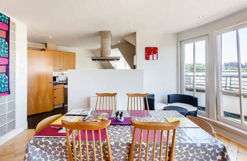 Bonnington Apartment | Stunning City Centre Penthouse Apartment, with FREE Parking!