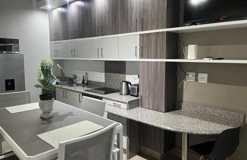 Sunnyside Apartment | Stunning City Living at Loftus