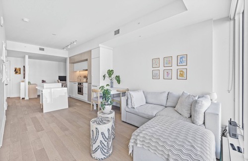 Montreal Apartment | Stunning city views luxurious condo in Montreal w/balcony & office space