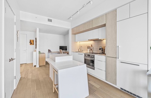 Montreal Apartment | Stunning city views luxurious condo in Montreal w/balcony & office space