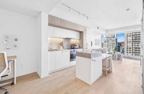 Montreal Apartment | Stunning city views luxurious condo in Montreal w/balcony & office space