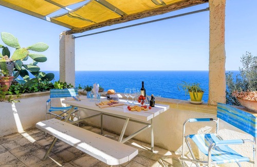 Gagliano del Capo Ski Chalet | Stunning cliff house with fantastic sea view (B)