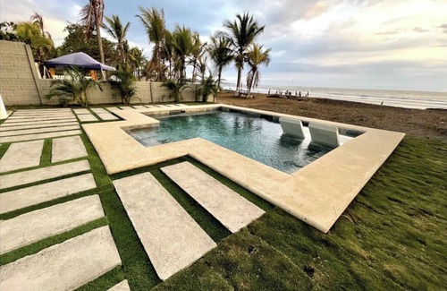 Cerro Plano House | Stunning contemporary beach front villa