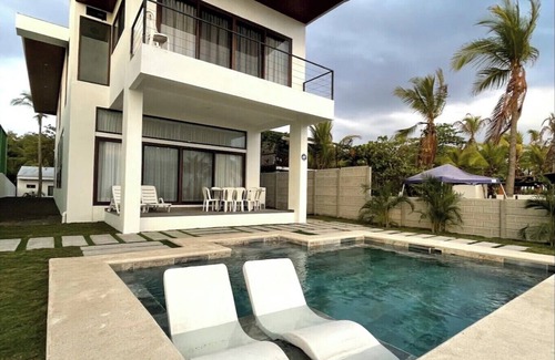 Cerro Plano House | Stunning contemporary beach front villa