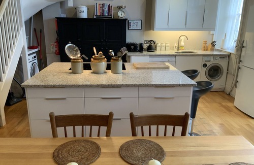 Limpley Stoke House | STUNNING COACH HOUSE 10 MINUTE BATH, SLEEPS 8, OPEN FIRE & TABLE TENNIS