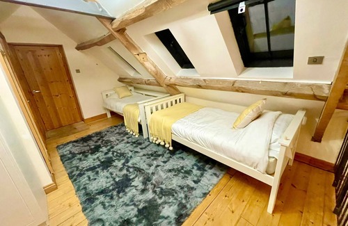 Monkswood Other | Stunning Coach House, Fast Wi-Fi, Hampers, Massage, Hot Tub and dogs welcome!