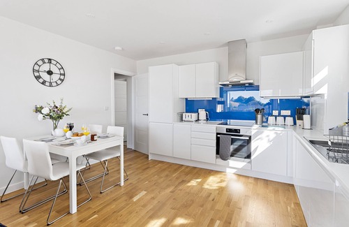 Torquay Apartment | Stunning Coastal Apartment in south Devon with Sea Views & Garden
