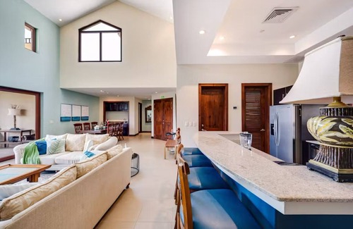 Playa Hermosa Condo | Stunning coastal penthouse with sweeping views, pools, gym, fast WiFi & AC