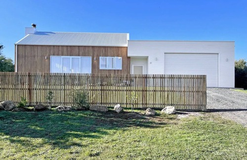 Falmouth House | Stunning Coastal Family Retreat - 5 minute walk to beaches