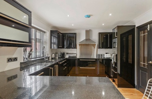 Hunmanby House | Stunning Coastal Retreat - Indoor Pool - Sauna