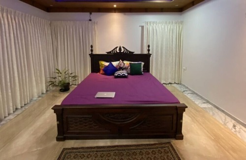 Thiruvananthapuram House | Stunning Colonial mansion-Private Pool