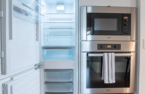 CityPlace Apartment | Stunning condo Downtown Toronto with incredible lake views. 5 minutes CN Tower.