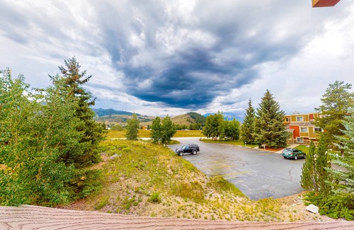 Summit Cove Condo | Stunning condo with mountain views, private W/D, and gas fireplace