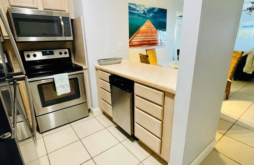Plantation by the Sea Condo | STUNNING CONDO with BALCONY/POOL in Oceanfront Building in beautiful Islamorada!