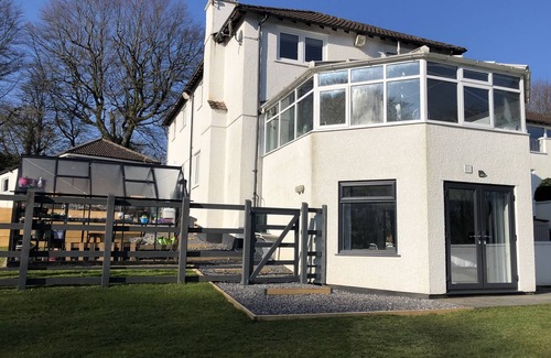 Clearbrook Apartment | Stunning, Contemporary 1 Bedroom En-suite Annexe