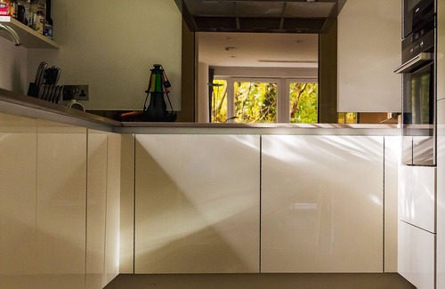 Mortlake Apartment | Stunning contemporary bright and modern spacious one bedroom garden flat