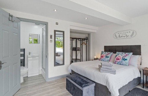 Clearbrook Apartment | Stunning, contemporary 1 bedroom En-suite Annexe