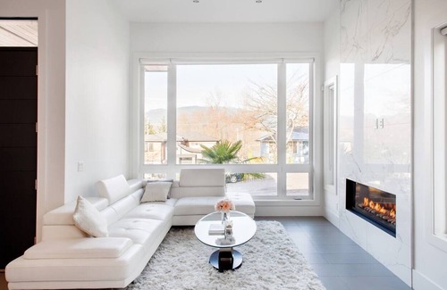 Burnaby House | Stunning Contemporary Home with Beautiful Ocean and Mountain Views!
