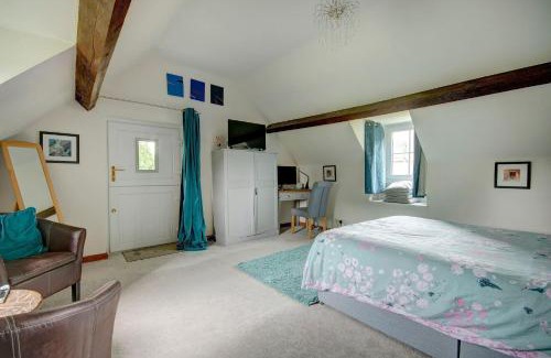 Rendcomb House | Stunning Cotswold Cottage Nr Country & River Walks