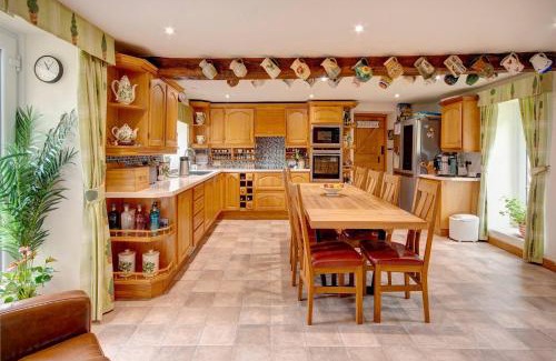 Rendcomb House | Stunning Cotswold Cottage Nr Country & River Walks