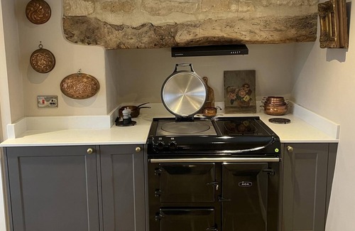 Snowshill Village House | Stunning Cotswold Cottage in Snowshill, Broughwood
