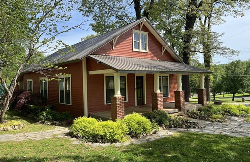 Cotter House | Stunning Cottage in Old Town Cotter