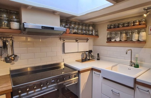 Hythe Cottage | Stunning Cottage in rural Kent, close to sea