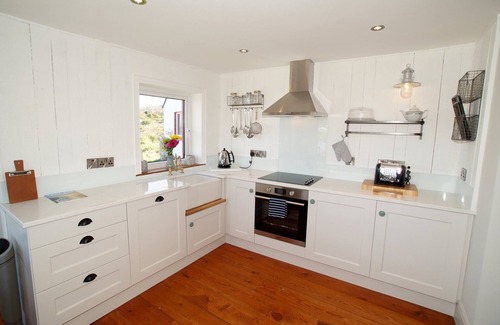 Dungloe Cottage | Stunning cottage inside and out with stunning views and right by the sea