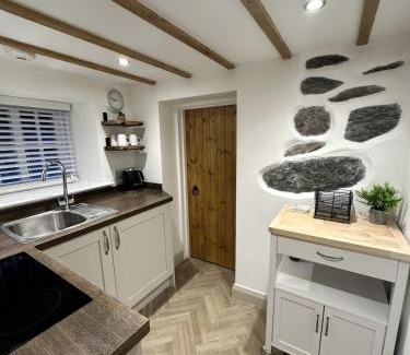 Abergwyngregyn House | Stunning Cottage near Aber Falls