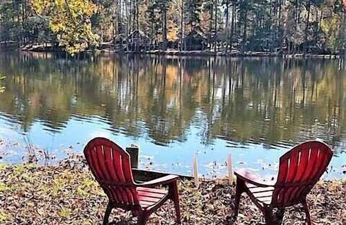 Pine Mountain Ski Chalet | Stunning cottage overlooking Lake Innsbruck 5 miles from Wild Animal Safari!
