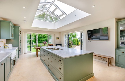 Brimpsfield Cottage | Stunning country house with a swimming pool in the Cotswolds - Keepers House