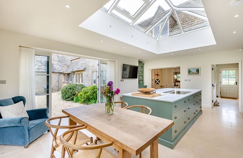 Brimpsfield Cottage | Stunning country house with a swimming pool in the Cotswolds - Keepers House