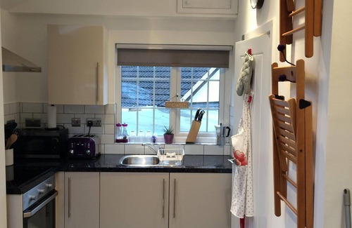 Taff's Well Apartment | Stunning, countryside Studio With Woodburning stove