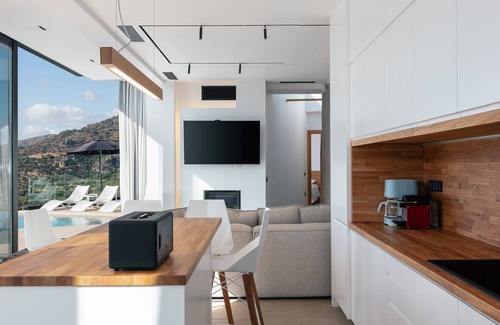 Kantanos-Selino Villa | Stunning countryside views, full privacy, relaxing ambiance and infinity pool!