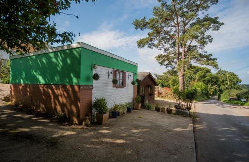 Raymonds Hill Bed & Breakfast | Stunning Countryside Views & Private Balcony! 3 Miles to Lyme Regis, Cosy Snug Room - Free Parking & WiFi