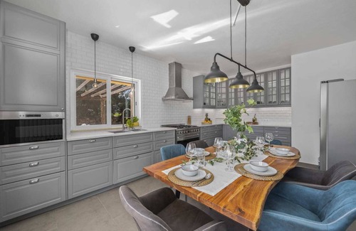Espargal Villa | Stunning Countryside Villa w Private Garden & Pool