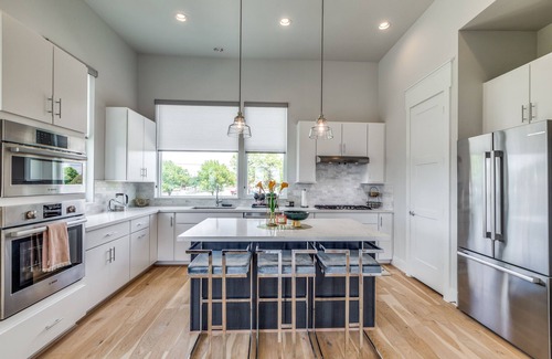 Spring Shadows House | Stunning & Cozy 3 story home in Houston!
