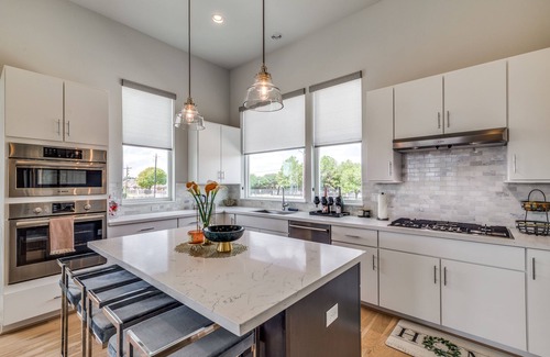 Spring Shadows House | Stunning & Cozy 3 story home in Houston!