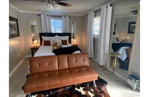 Denver Heights House | Stunning Cozy Downtown Guesthouse