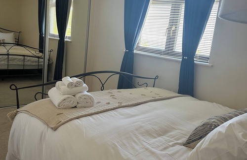 Aberdeen House | Stunning cozy three bedroom house near ARI