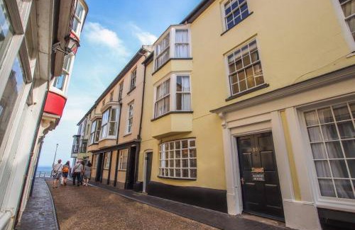 Cromer House | Stunning Cromer beach house with sea views